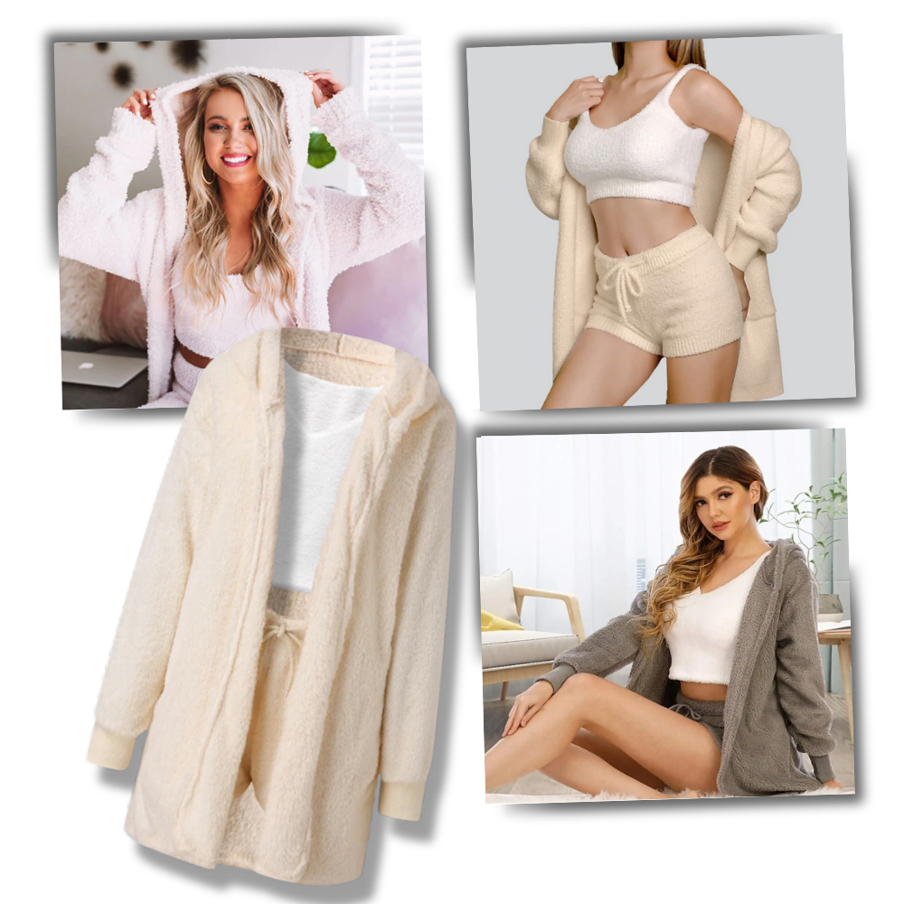 Alsidigt stilfuldt pyjamassæt med shorts
- Ozerty