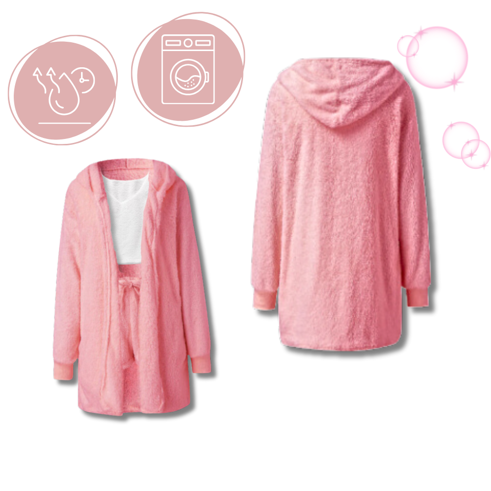 Alsidigt stilfuldt pyjamassæt med shorts
- Ozerty